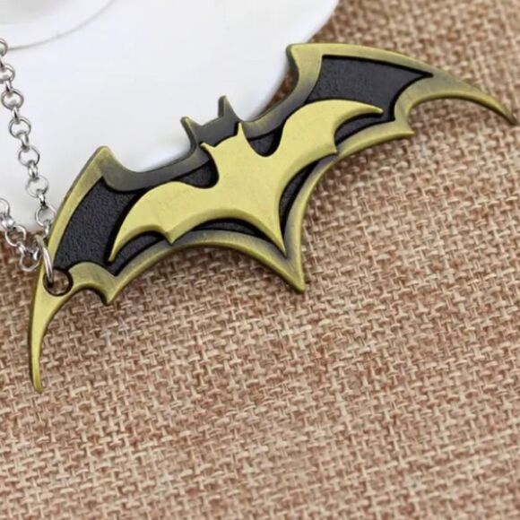 Bat Superman Halloween‎ Necklace Pendant Vampire Bronze Statement Silvertone New - Picture 1 of 2
